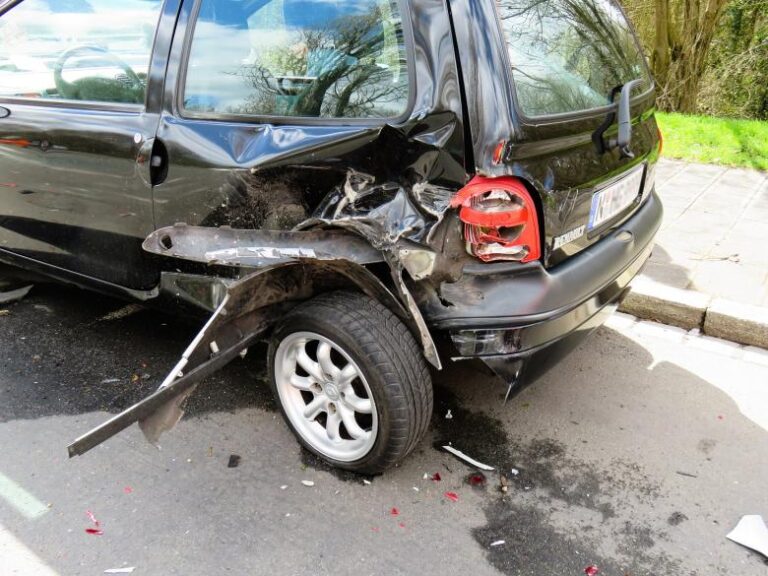 托卡高中足球运动员在卡拉维拉斯县车祸中受伤