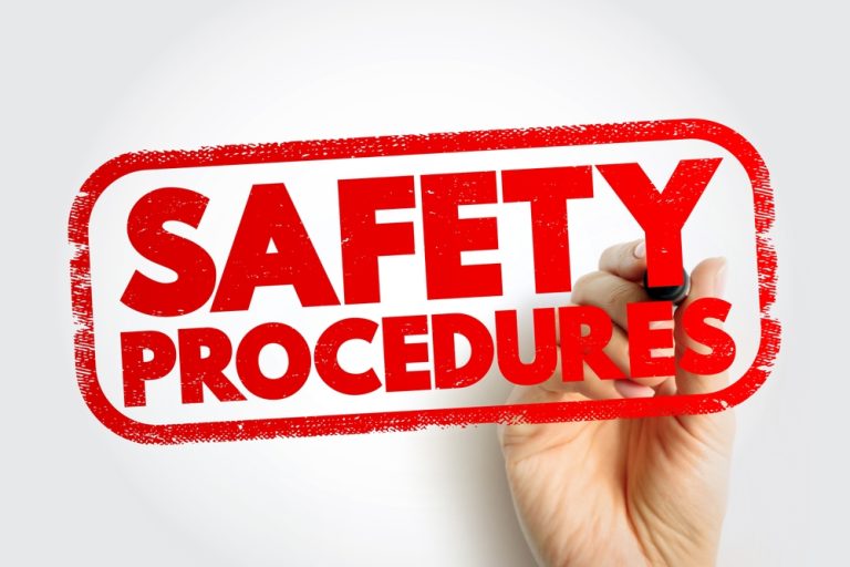 在上班时被顾客捅伤，只能走工伤？